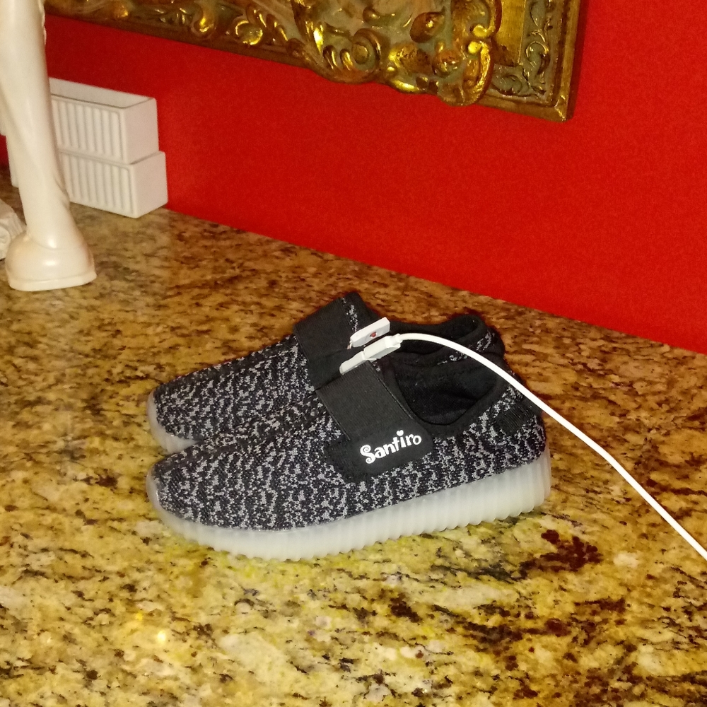 0128 Santiro Light Up Shoes